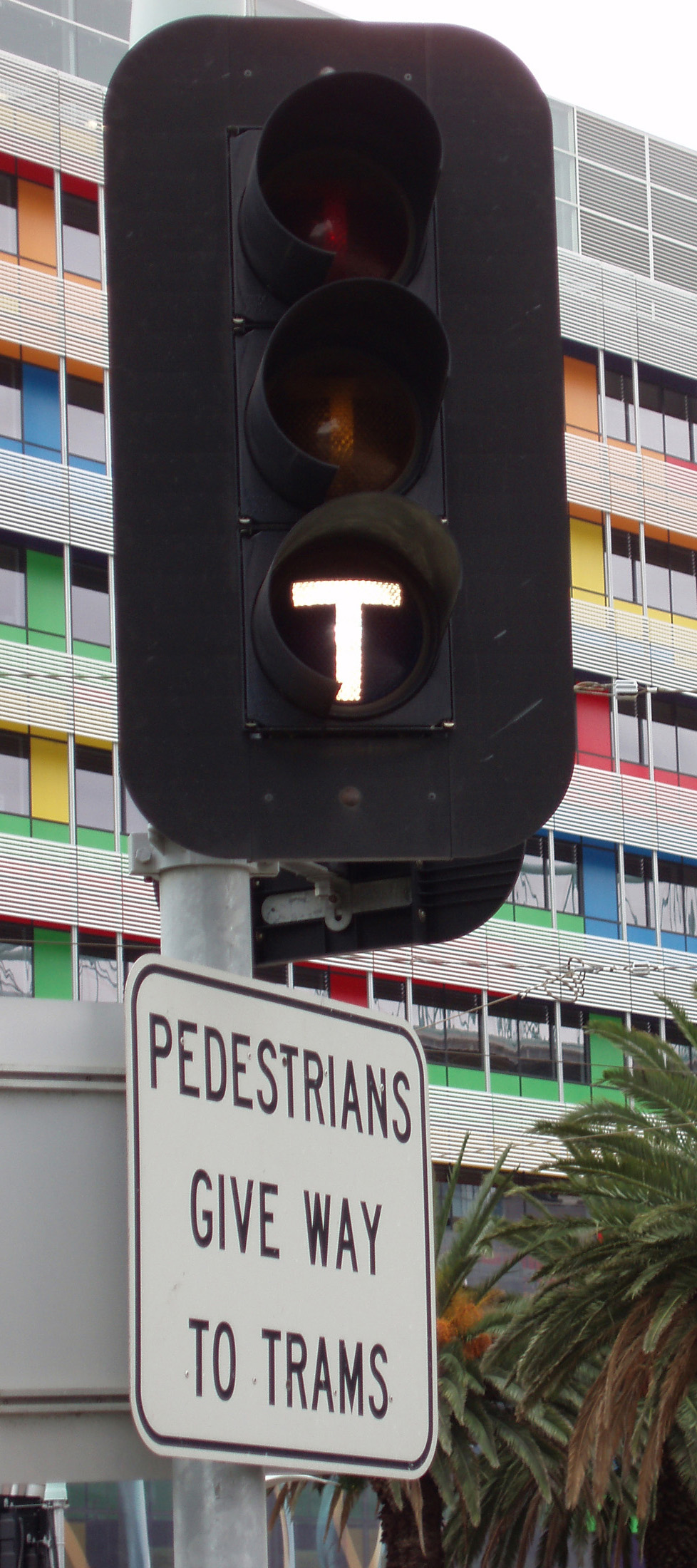Image of a tram traffic light. Photograph courtesy of photo everywhere.co.uk.