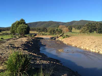 The photograph shows a grade control structure on the Combienbar River. This structure will reduce deepening and widening of the river channel. 
ECL tranche 3—Securing Priority Waterways.
Photograph courtesy of DEPI.