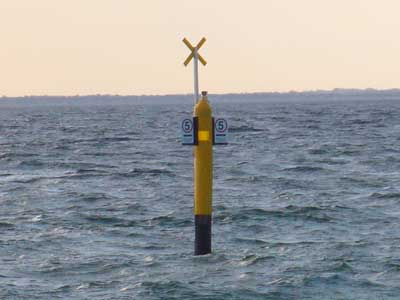 Boating zone mark off Frankston Pier. Note special mark delineating 5 knot zone Photograph courtesy of Parks Victoria.