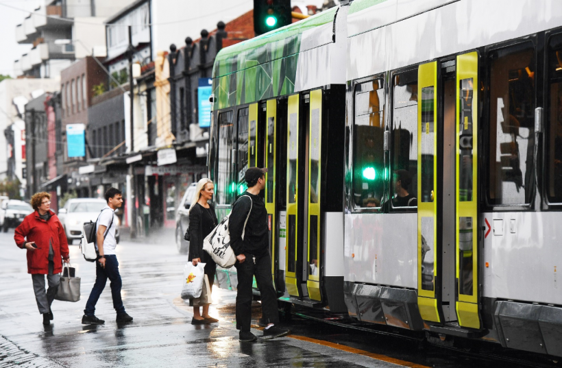 FIGURE 1C: Example of a non-level-access stop and a low-floor tram