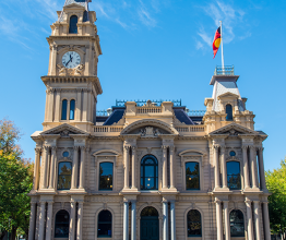 Image shows the Bendigo Town Hall was remodelled between 1878 to 1886 to a plan by William Vahland. Photo courtesy of NIls Versemann/Shutterstock.com